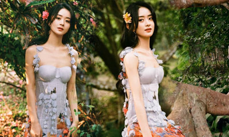 Thần thái xinh đẹp nhưng Triệu Lệ Dĩnh lộ thân hình gầy gò và vòng một 'mất hút'