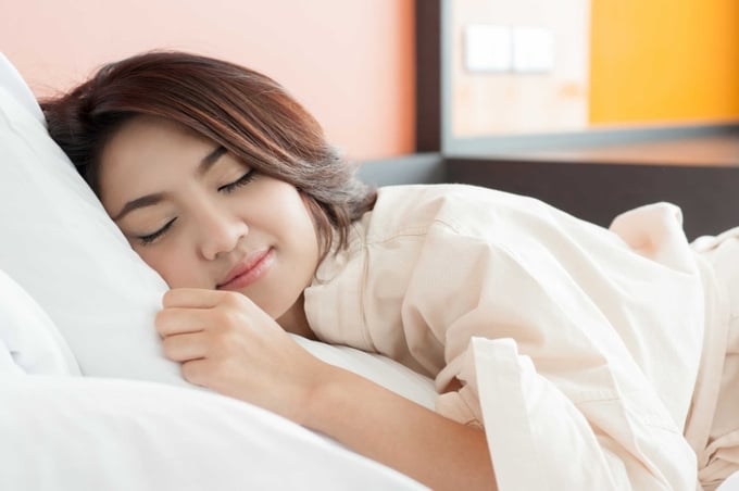 5 cách ngăn ngừa nếp nhăn khi ngủ